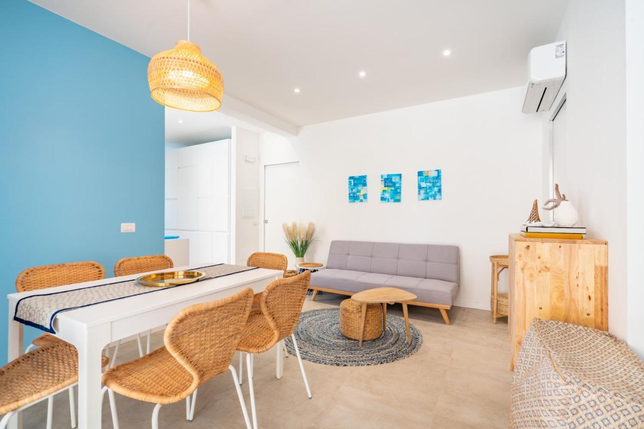 Oltremare, Patio, Two Steps From The Sea Apartment *
